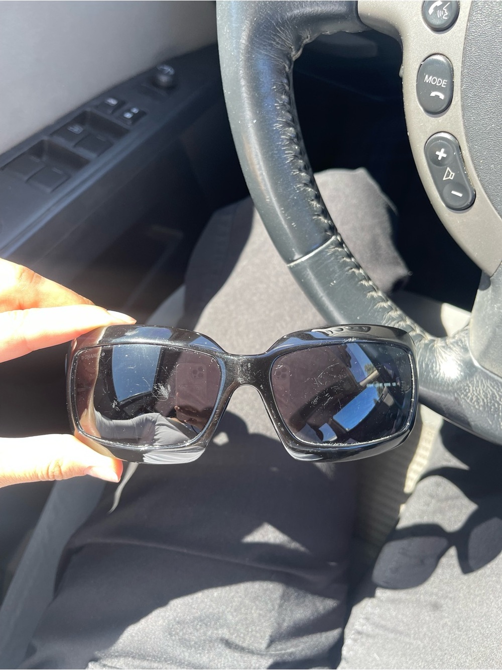CHANEL mother of pearl sunglasses - Picture 3 of 7